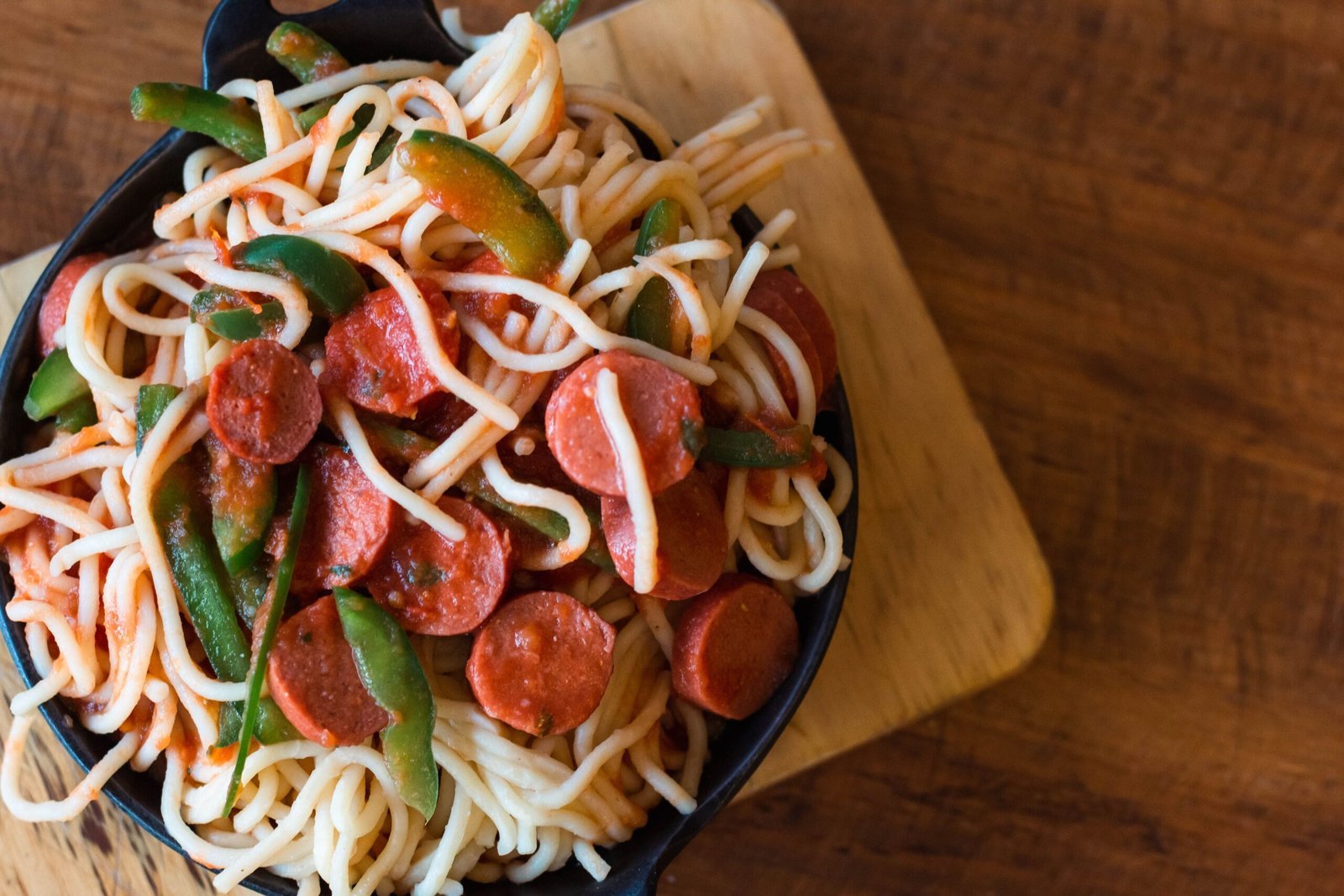 One pot spaghetti with sliced smoked sausage and peppers